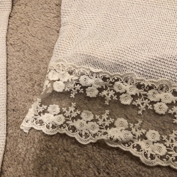 Urban Outfitters unique cream longsleeve - Picture 2 of 5